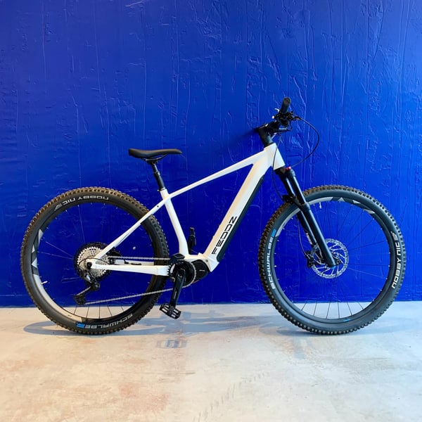 **OUTLET STOCKHOLM** Feddz PH-1 Elmountainbike, vit (630 Wh batteri) 43cm