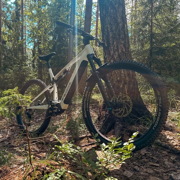 Feddz PF-1 heldämpad elmountainbike, vit (630 Wh batteri)